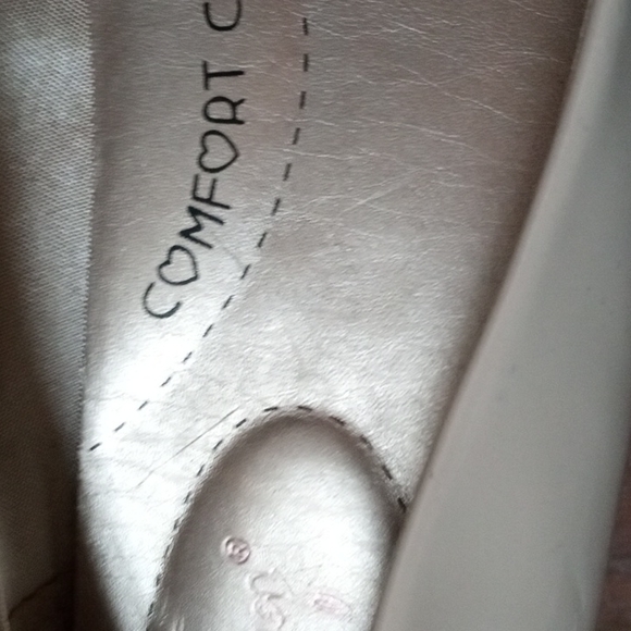 Shoes - Picture 4 of 4